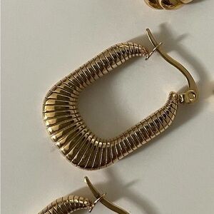 Elegant Gold Hoop Earrings